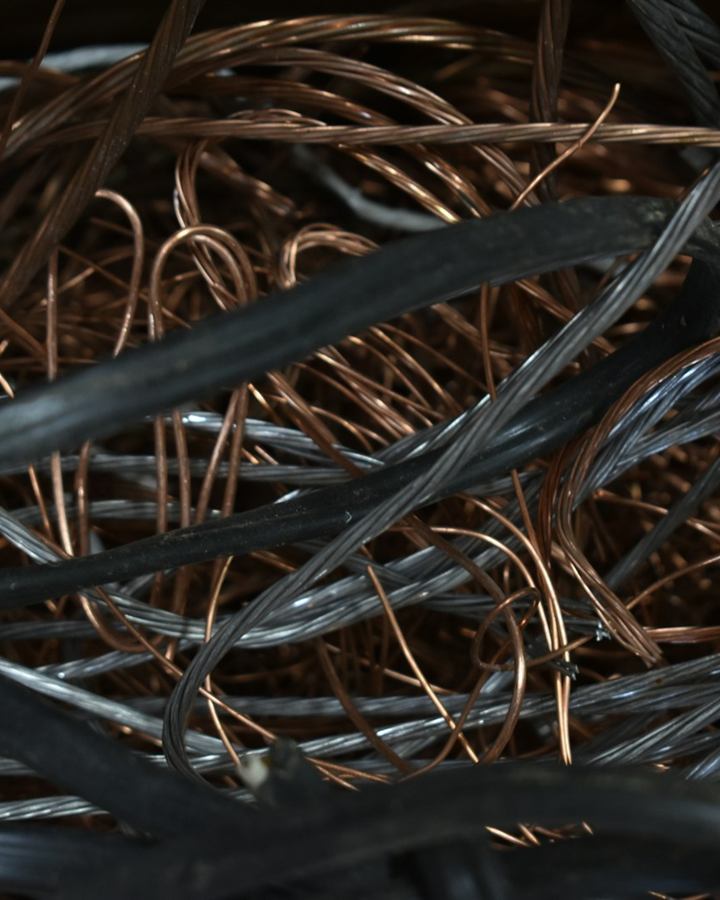 Fils de cuivre et câbles en aluminium mélangés
